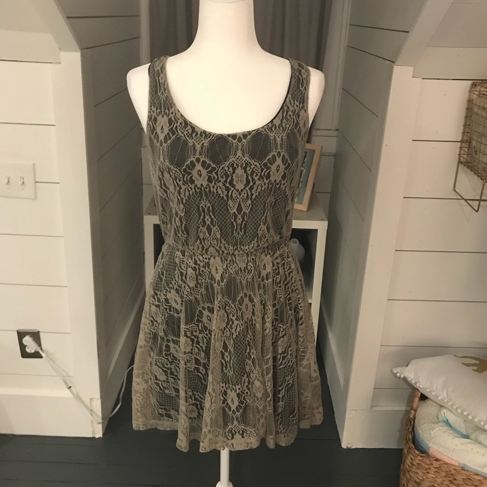 Sleeveless lace overlay dress